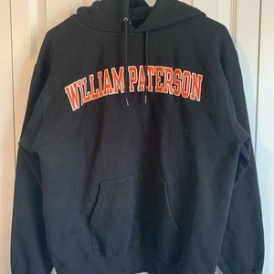Comfy champion brand college sweatshirt
